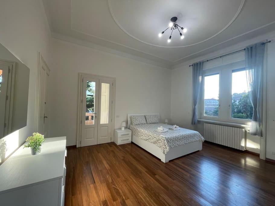 Bg Central President Suite Con Parcheggio - Vista Citta Alta แบร์กาโม ภายนอก รูปภาพ