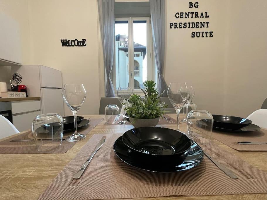 Bg Central President Suite Con Parcheggio - Vista Citta Alta แบร์กาโม ภายนอก รูปภาพ