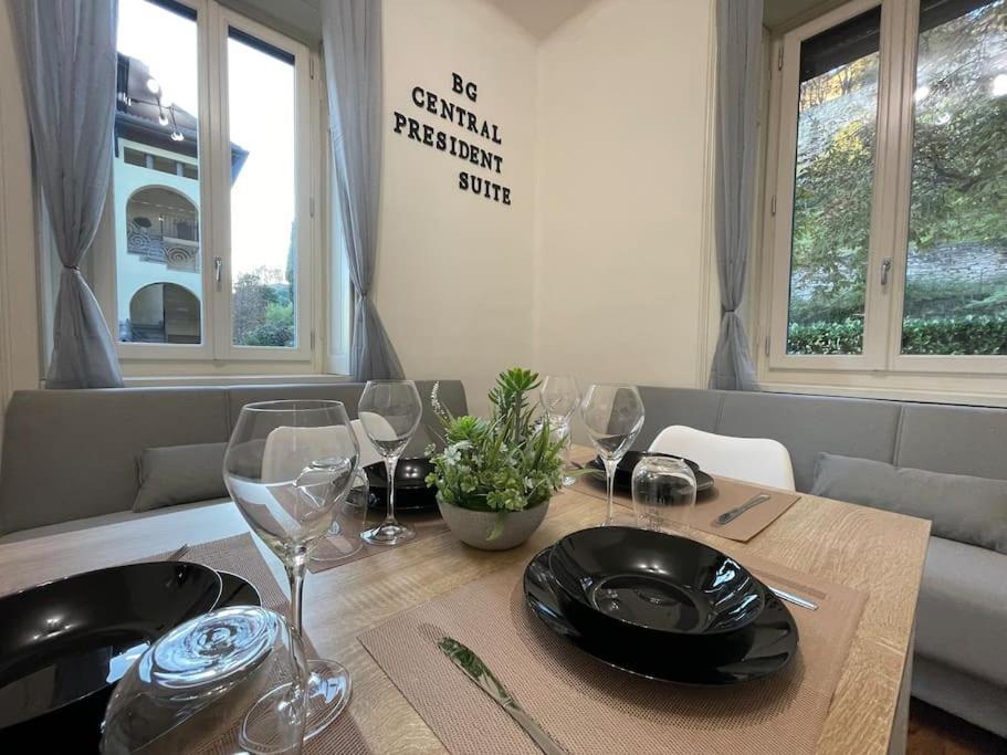 Bg Central President Suite Con Parcheggio - Vista Citta Alta แบร์กาโม ภายนอก รูปภาพ