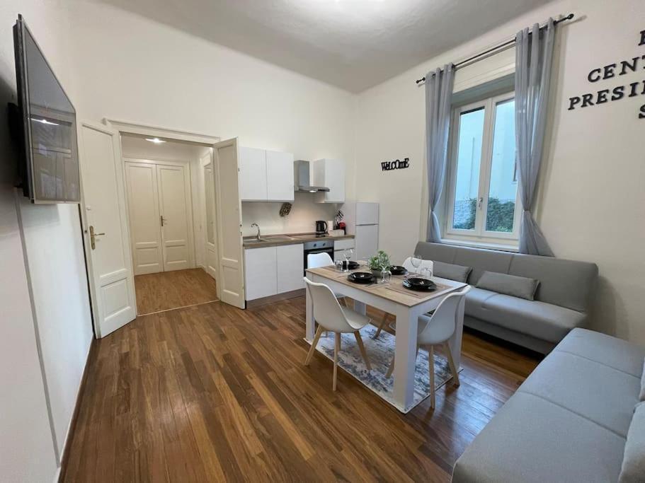 Bg Central President Suite Con Parcheggio - Vista Citta Alta แบร์กาโม ภายนอก รูปภาพ